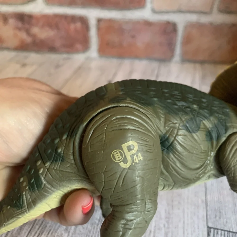 Jurassic Park The Lost World Triceratops JP44 Site B Dinosaur Hasbro 1997